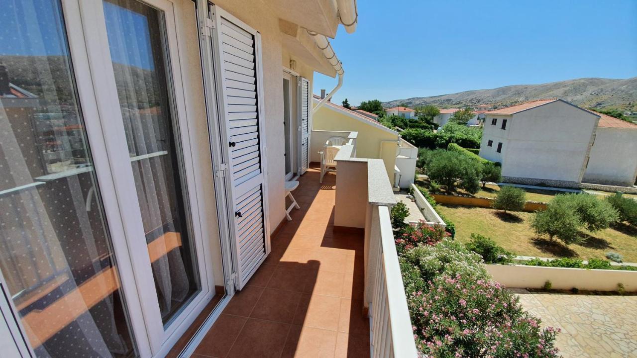Apartments Miki Паг Экстерьер фото