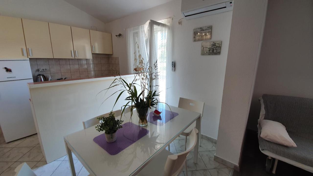 Apartments Miki Паг Экстерьер фото