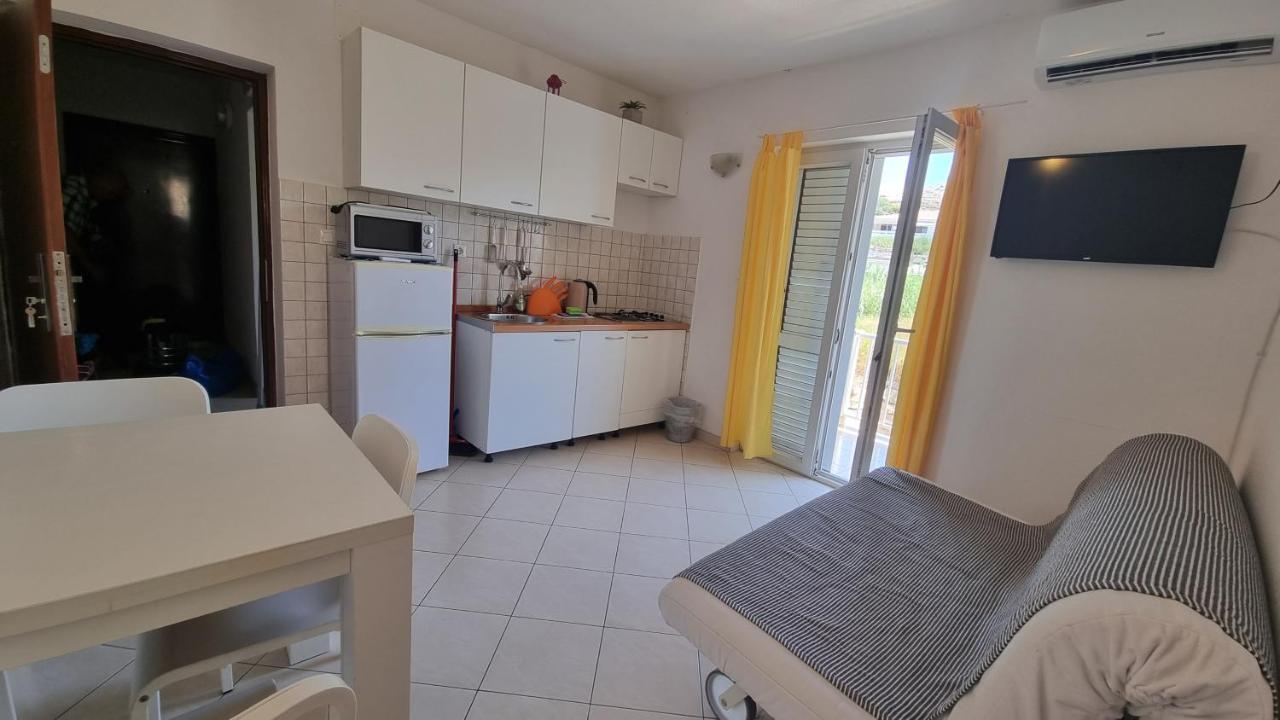 Apartments Miki Паг Экстерьер фото
