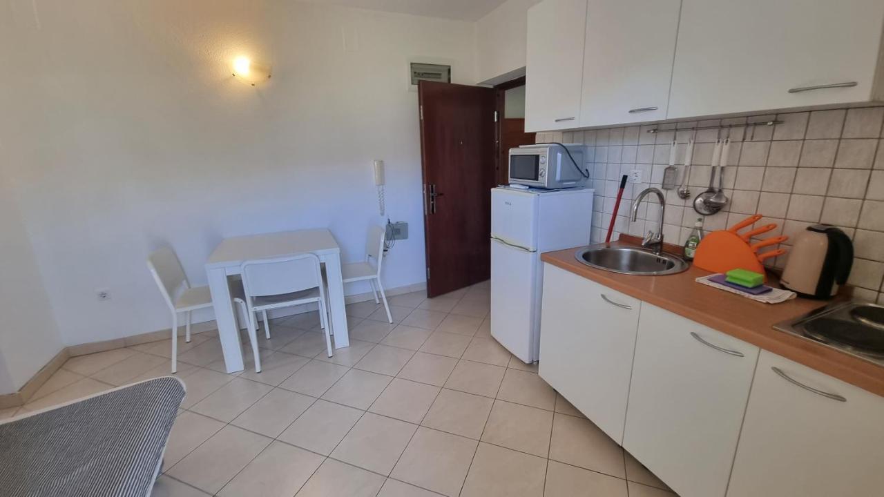 Apartments Miki Паг Экстерьер фото